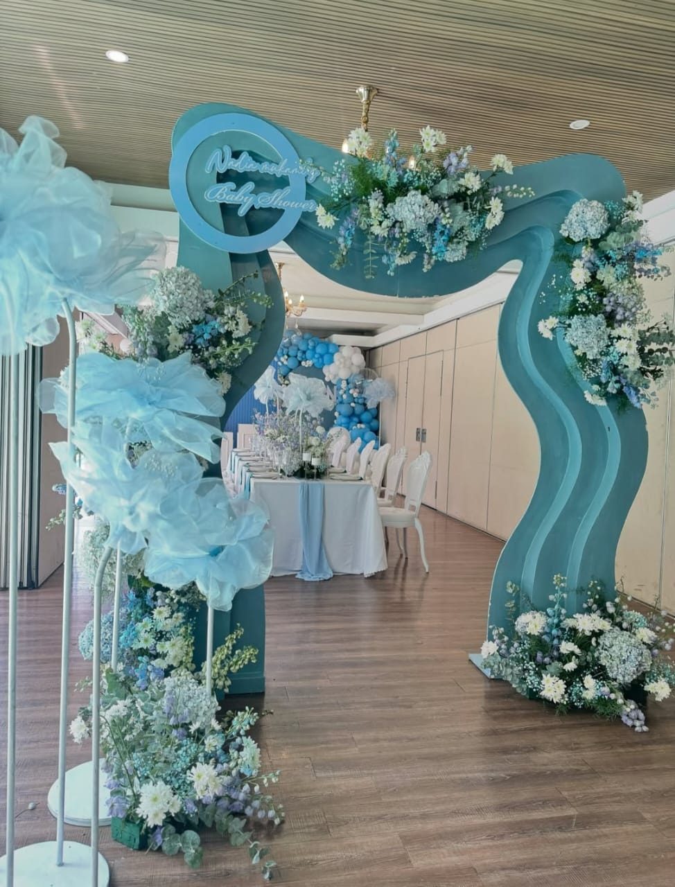 Elegant Wedding Balloon Entrance Arch for Hire in Nairobi - view 4