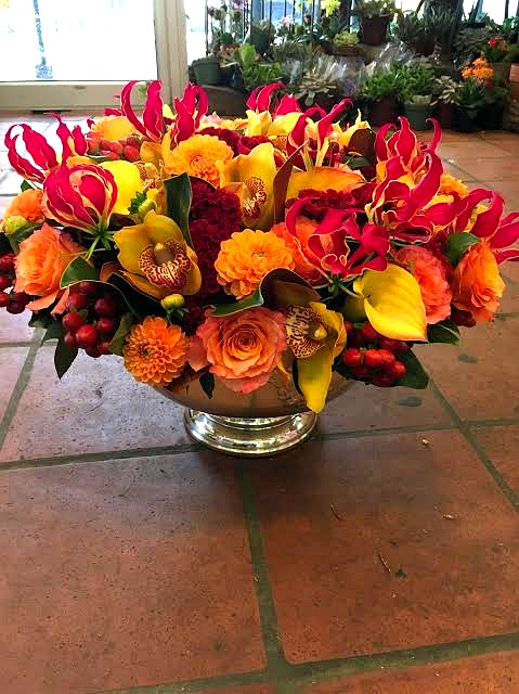 Fresh Flowers Centerpiece for Hire in Nairobi - view 2