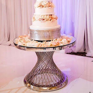Glass Cake Display and Cutting Table for Hire &mdash; wedding item for hire in Nairobi (2)
